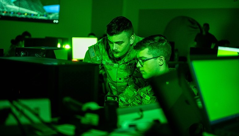 Norwich Cybersecurity Majors working in warroom